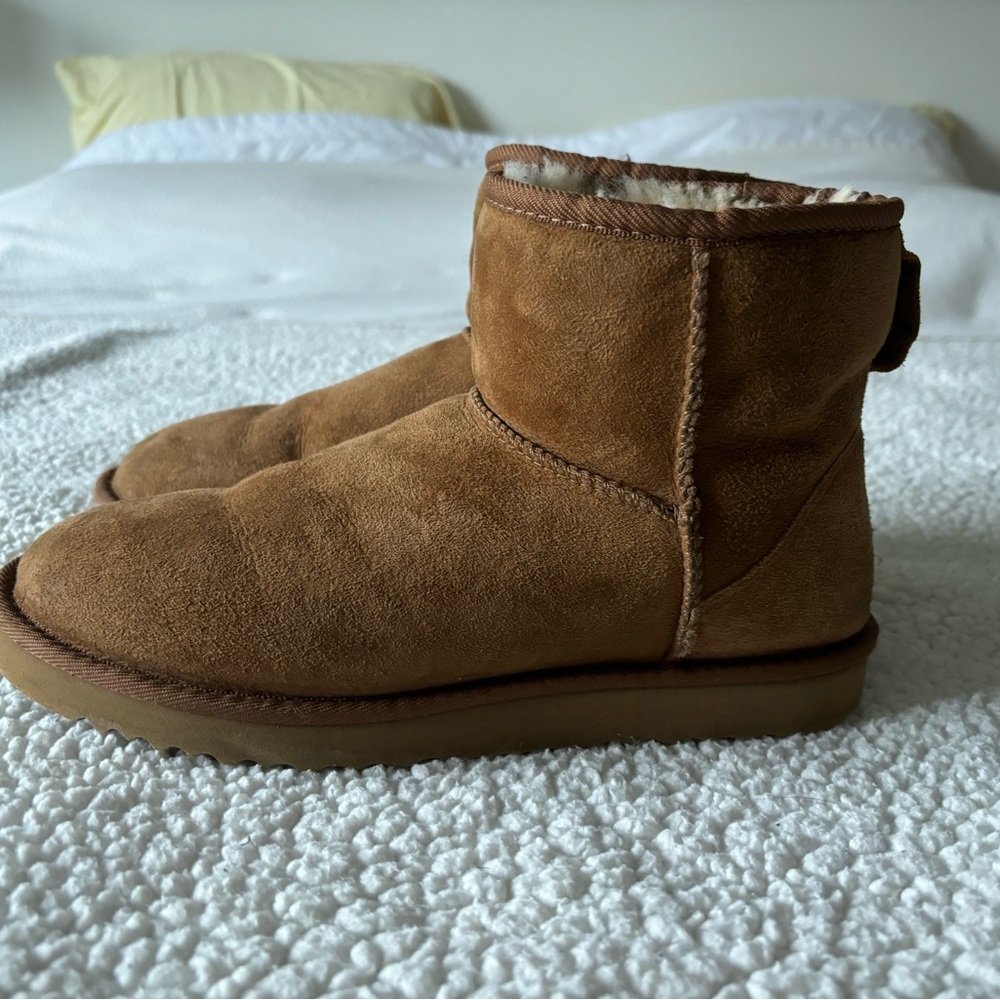 Ugg boots!!! Great shape! Size 8